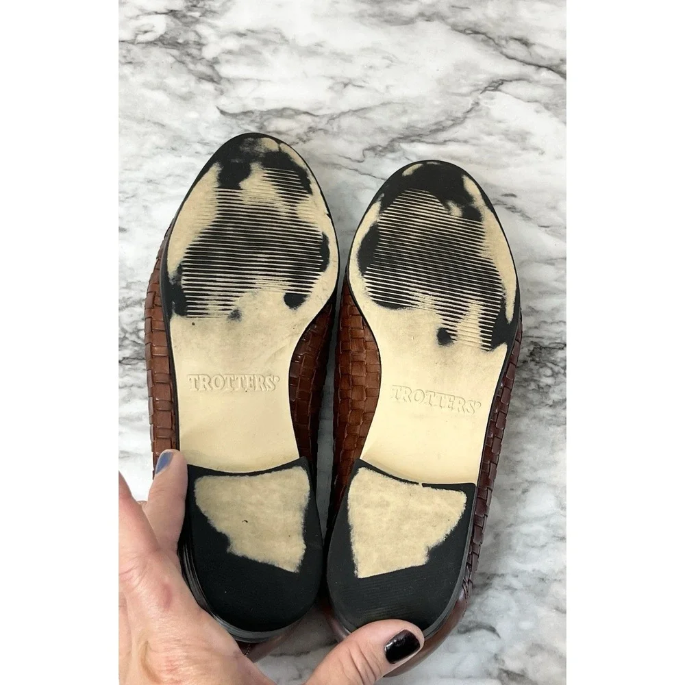 Trotters Liz Flat Brown Woven Leather Loafers Womens Size 9M Almond Toe Retro